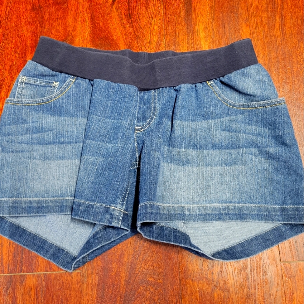 Maternity shorts size small